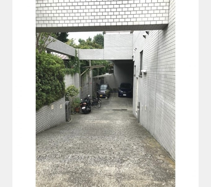 パストラル野沢壱番館の駐車場
