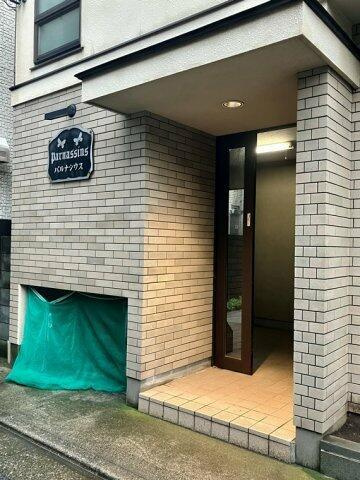 パルナシウスのエントランス| 