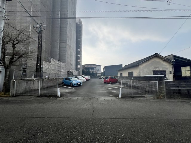 本町四丁目土地　駐車場用地の外観