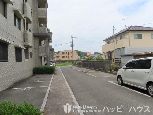 グランドゥール筑紫野の駐車場