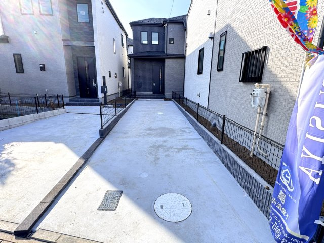 市川市宮久保４丁目新築戸建【宮久保小学校：9分】の駐車場|2-2号棟駐車スペース・縦列2台駐車可