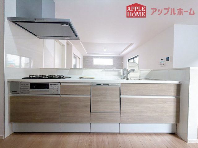 [新築住宅] さいたま市西区内野本郷 7期のキッチン|見栄えもよくお手入れもスムーズに出来ます。豊富な収納力もございますので、キッチンスペースをスッキリとお使い頂けそうです。