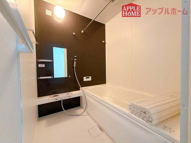 [新築住宅] さいたま市西区内野本郷 7期の浴室|ゆったり寛げる1坪タイプのシステムバス。足を伸ばしてゆっくりとくつろげます。お子様と一緒に入ってもゆとりがありますね♪便利な浴室乾燥機付き！