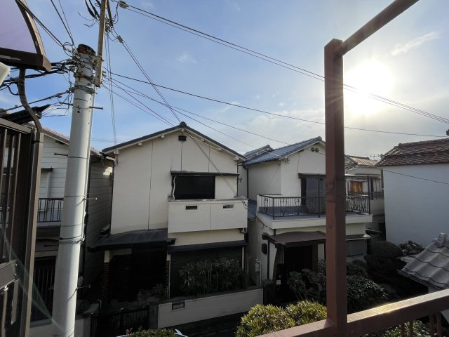 垂水区五色山2丁目の展望|【物件からの眺望写真】南側道路(私道)に面しています。低層な住宅が建ち並ぶエリアで、落ち着いた暮らしが叶います。