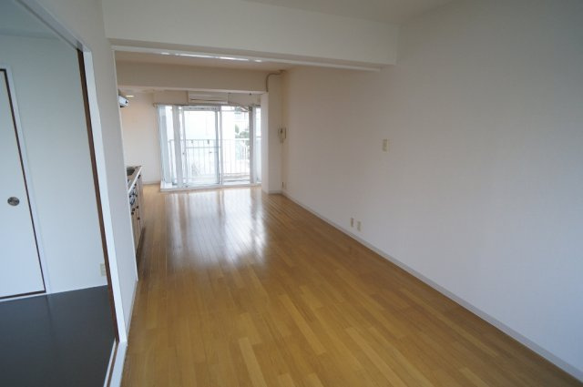 アゼリアヒルズの居間・リビング