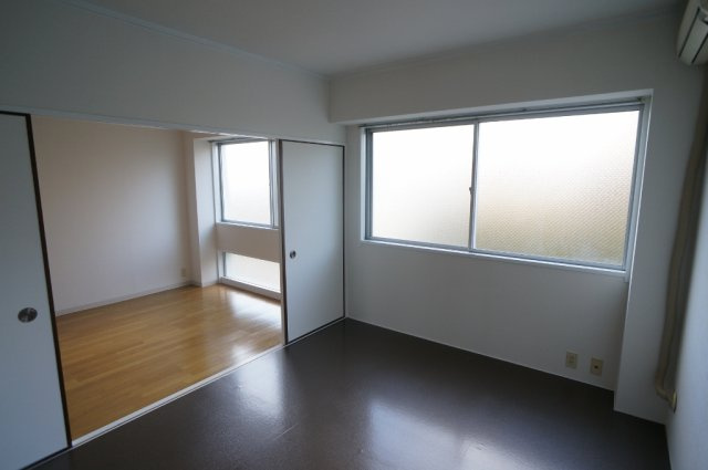 アゼリアヒルズの居間・リビング