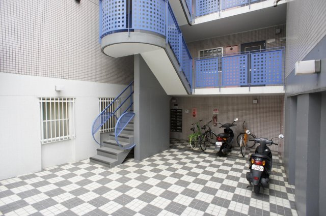 アゼリアヒルズのエントランス