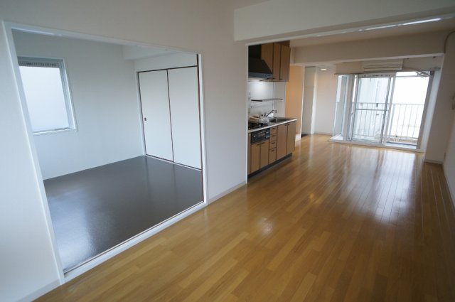 アゼリアヒルズの居間・リビング