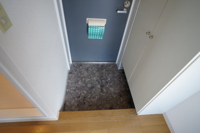 アゼリアヒルズの玄関