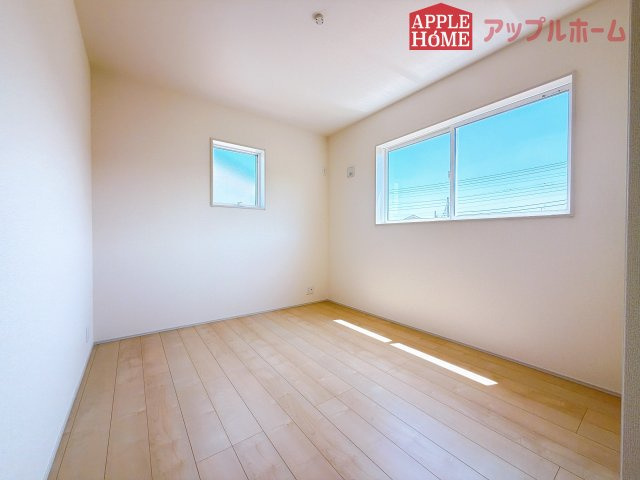 [新築住宅] 熊谷市中恩田  全3棟の洋室|２階居室は全室収納あり！たっぷりある収納活用でお部屋もキレイを保てます♪