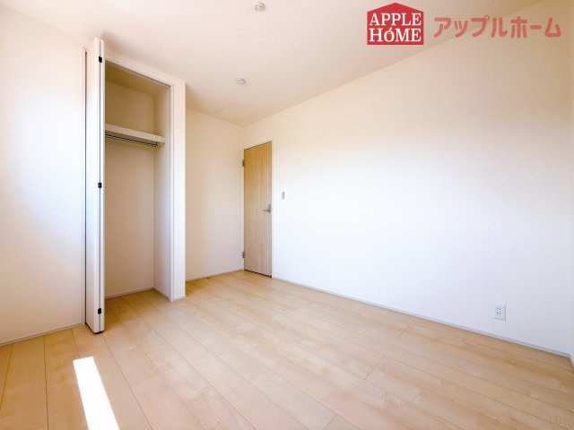 [新築住宅] 熊谷市中恩田  全3棟の洋室|２階居室は全室収納あり！たっぷりある収納活用でお部屋もキレイを保てます♪