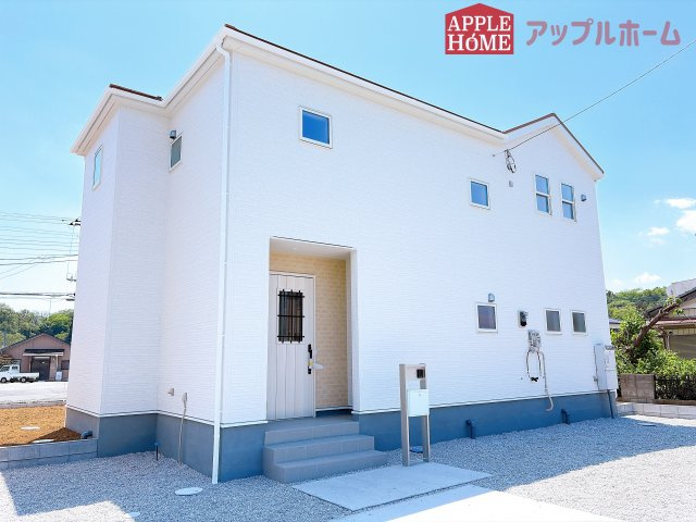 [新築住宅] 熊谷市中恩田  全3棟の外観|◆外観写真◆白貴重で清潔感あふれる外観が目を引くお洒落ハウス！ぜひ一度内覧へお越しください！物件の魅力沢山お伝えします！いつでもお気軽にお問合せOKです！TEL「0120-466263」