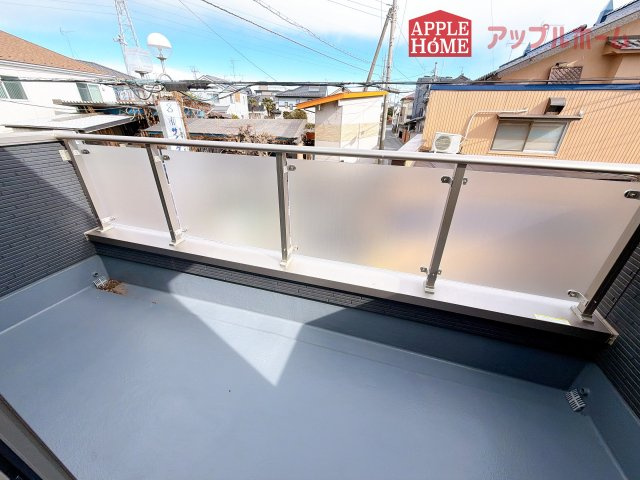 [新築住宅] さいたま市西区三橋 1期 全1棟のバルコニー|家族分の洗濯物もしっかり干せます。日当たりも良く、毎日のお洗濯が楽しくなりそう♪お布団は手軽に干せていつもポカポカに☆