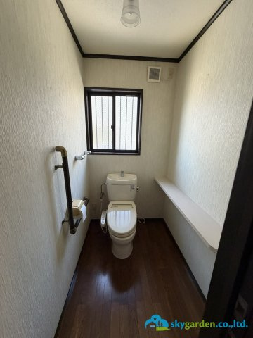 平塚市中里　中古戸建のトイレ