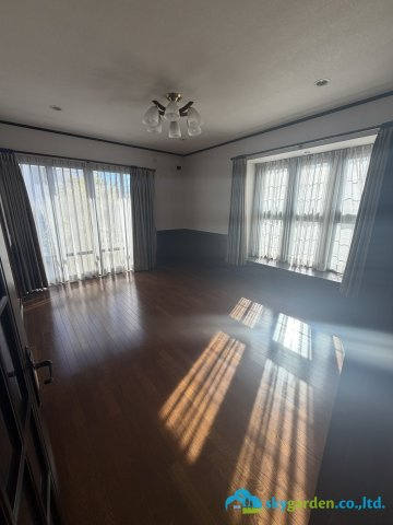 平塚市中里　中古戸建の居間・リビング