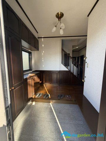 平塚市中里　中古戸建の玄関