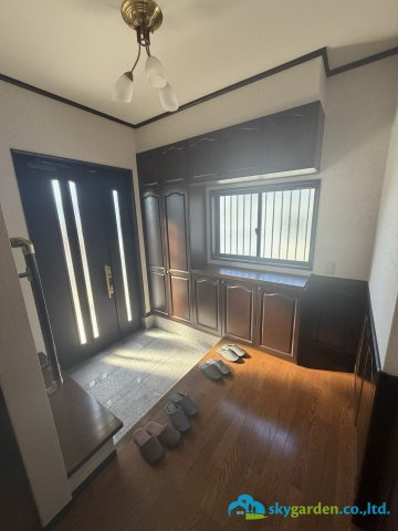 平塚市中里　中古戸建の玄関