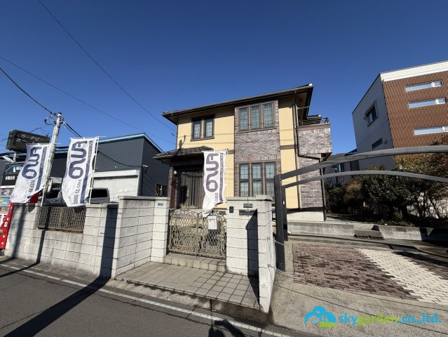 平塚市中里　中古戸建の前面道路含む現地写真