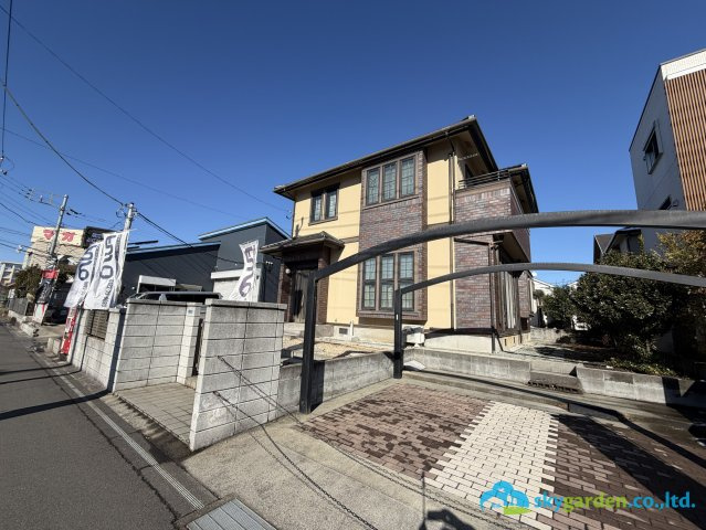 平塚市中里　中古戸建の前面道路含む現地写真