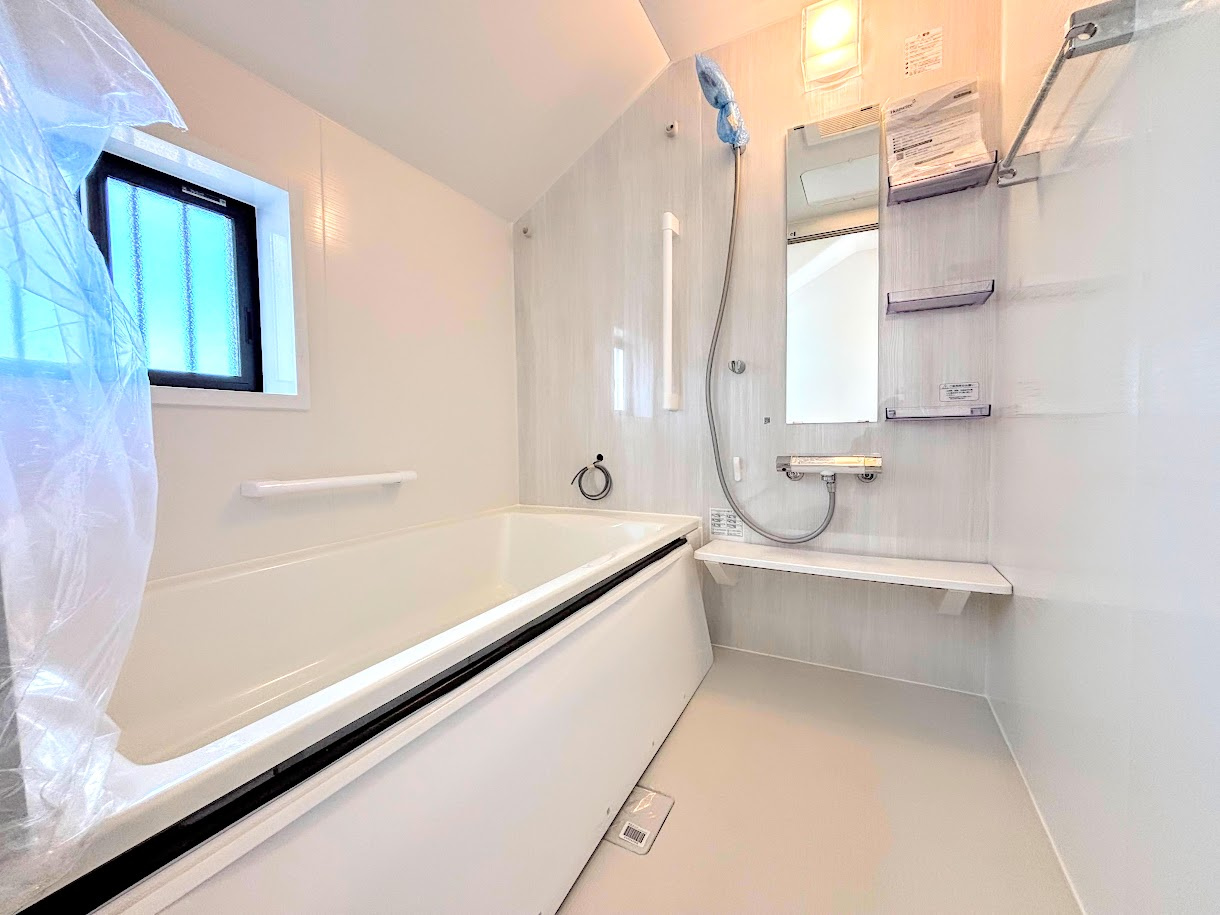 戸塚区矢部町　新築戸建て　第1の浴室|◆お子様と一緒にバスタイムを楽しめる広々空間。浴室乾燥機付で心地よいバスタイムを実現します。
