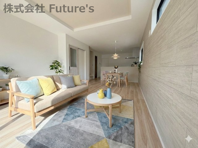 流山市西平井1丁目　新築戸建　全2棟　1号棟の居間・リビング|現況の物件写真にCGによる画像処理を行っています。家具、家電、小物、カーテン等はイメージはCGです。