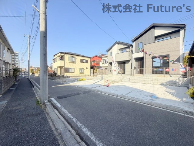 流山市西平井1丁目　新築戸建　全2棟　1号棟の前面道路含む現地写真|前面道路含む現地写真です。