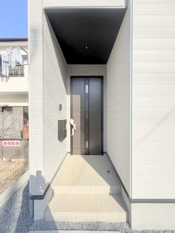 流山市西平井1丁目　新築戸建　全2棟　1号棟のエントランス|玄関アプローチ