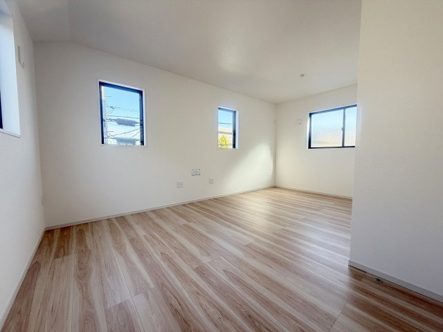 流山市西平井1丁目　新築戸建　全2棟　1号棟の洋室|家族の成長に合わせて部屋を分けられる可変タイプの洋室