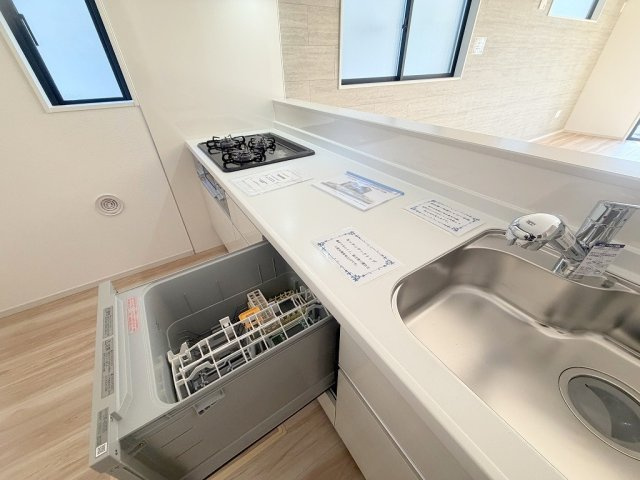 流山市西平井1丁目　新築戸建　全2棟　1号棟のキッチン|家事の時短につながる食洗機