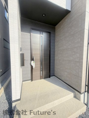 流山市西平井1丁目　新築戸建　全2棟　2号棟のエントランス|玄関アプローチ