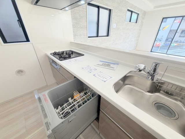 流山市西平井1丁目　新築戸建　全2棟　2号棟のキッチン|家事の時短につながる食洗機