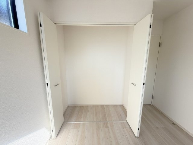 流山市西平井1丁目　新築戸建　全2棟　2号棟の収納|大切な衣類を収納できるクローゼット完備
