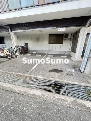 マンション寿宏の駐車場