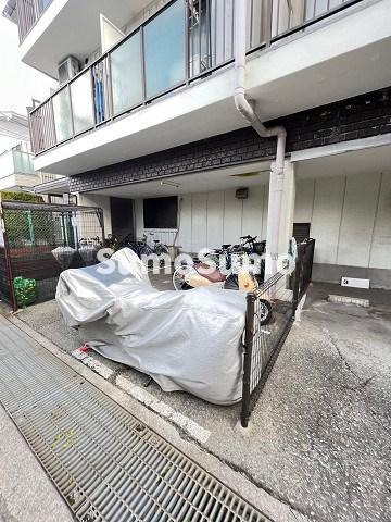 マンション寿宏の駐車場