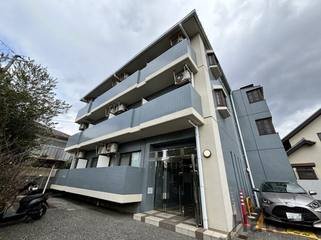 ジュネス蛍池の外観