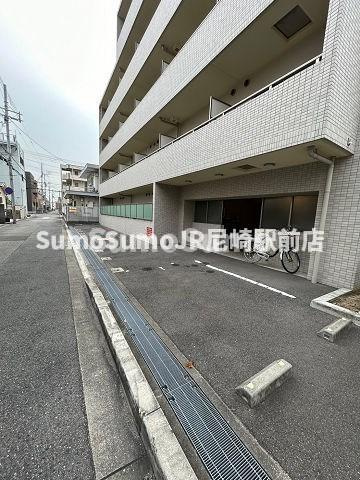 ラフォルテ南塚口の駐車場|駐車場です