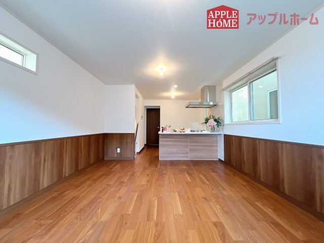 [新築住宅] さいたま市浦和区駒場1丁目 II期の居間・リビング|広々リビング×対面キッチンで家族の会話も弾みます♪家族団らんの秘訣は間取りにあり☆夢のマイホームを一緒に叶えましょう！