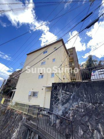 岡本梅林住宅６号棟の外観