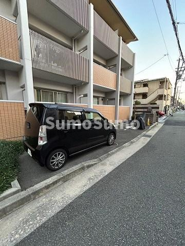 ボンジュールアネックスの駐車場