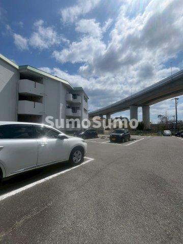 名谷富士ハイツの駐車場|カースペースがあります