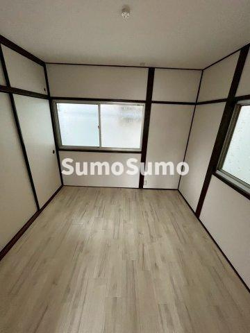 富松町４丁目貸家の居間・リビング|ゆったりとした居間です