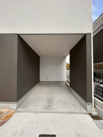 長田区房王寺町戸建の駐車場