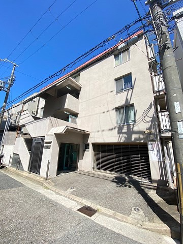 ラフォーレ甲子園の外観