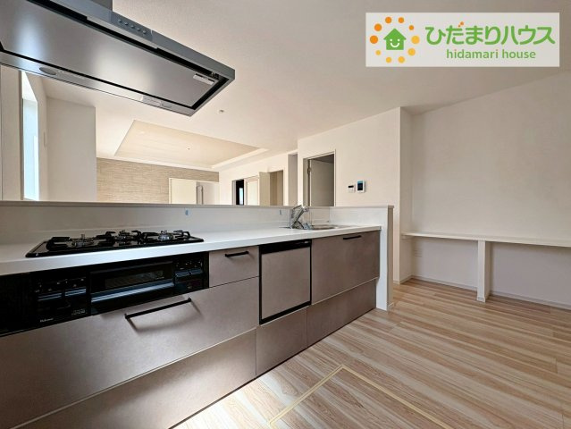 ひたちなか市稲田5期　新築戸建のキッチン|新婚さんにおすすめ！おしゃれなカウンターキッチンのあるLDKです(#^^#)