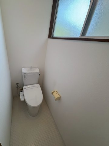 山田ハイツのトイレ|ゆったりとした空間のトイレです