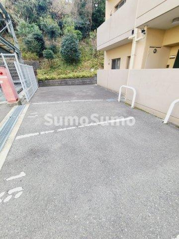 リアライズ新甲陽 1の駐車場