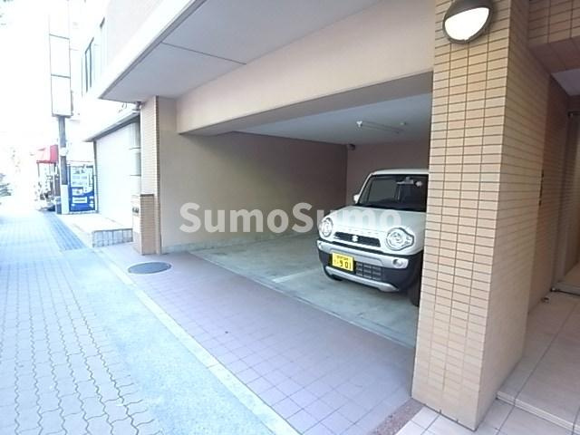 尼崎ヒルズの駐車場