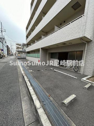 ラフォルテ南塚口の駐車場|駐車場に車を止められます