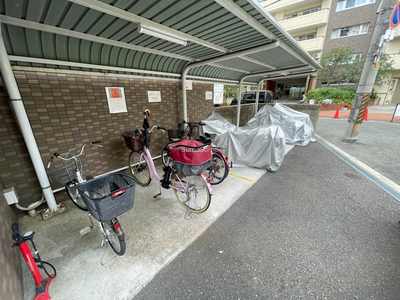 ラナップスクエア阿波座の駐車場
