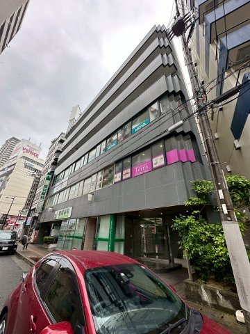 大手ビルの外観